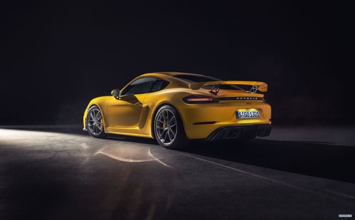 2020 Porsche 718 Cayman GT4 - фотография 18 из 40