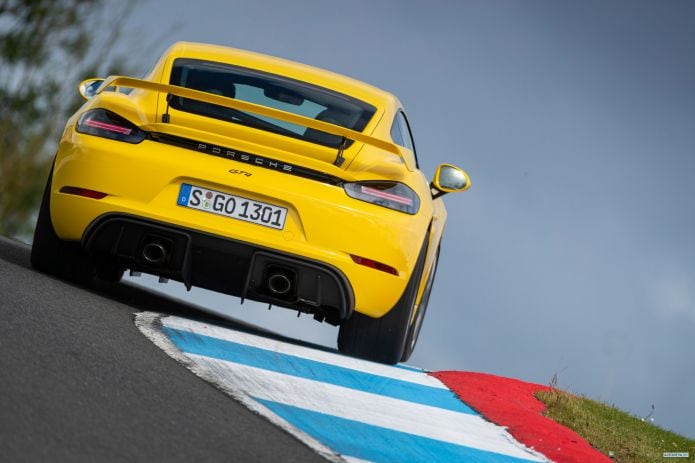 2020 Porsche 718 Cayman GT4 - фотография 21 из 40