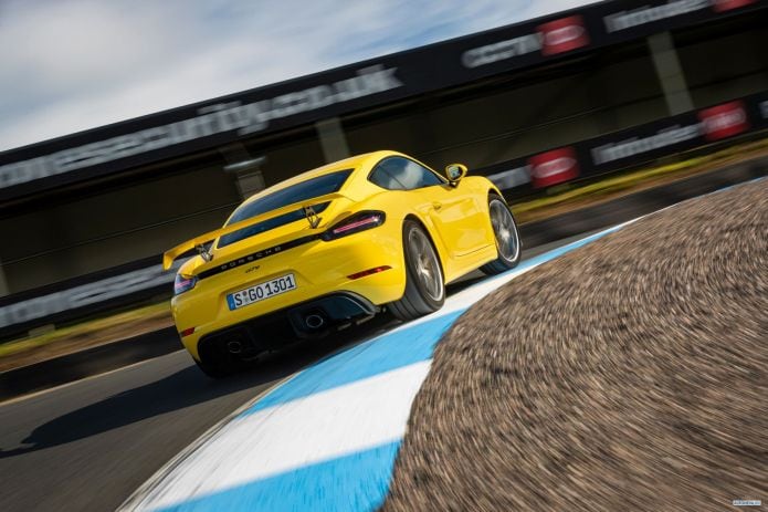 2020 Porsche 718 Cayman GT4 - фотография 22 из 40