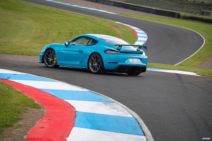 2020 Porsche 718 Cayman GT4 - фотография 26 из 40 2020 Porsche 718 Cayman GT4 - фотография 26 из 40