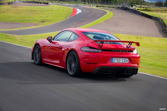 2020 Porsche 718 Cayman GT4 - фотография 28 из 40