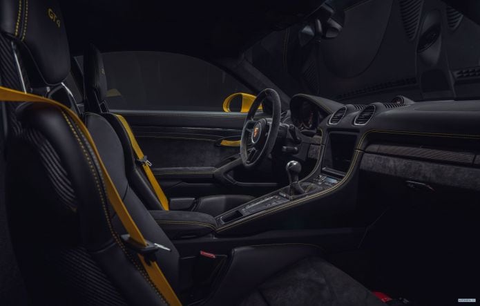 2020 Porsche 718 Cayman GT4 - фотография 32 из 40