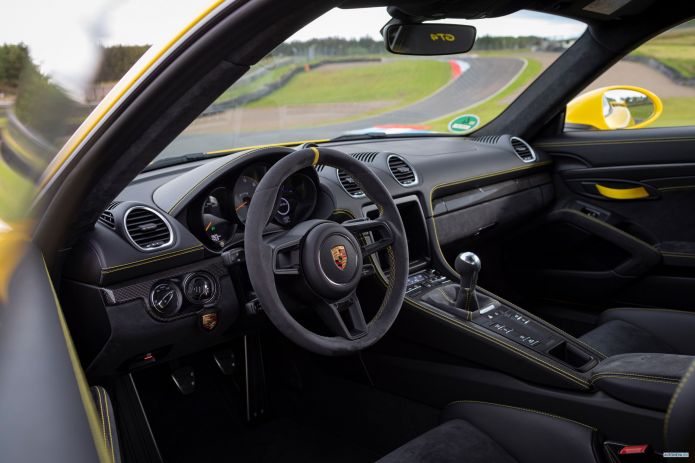 2020 Porsche 718 Cayman GT4 - фотография 34 из 40 2020 Porsche 718 Cayman GT4 - фотография 34 из 40