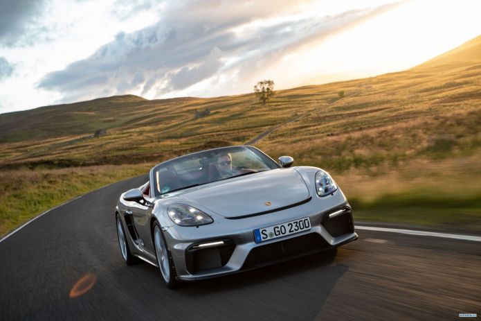 2020 Porsche 718 Spyder - фотография 1 из 40
