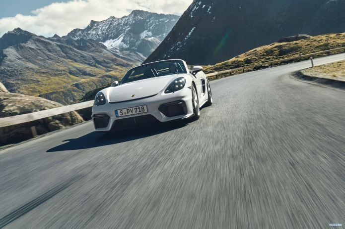 2020 Porsche 718 Spyder - фотография 3 из 40