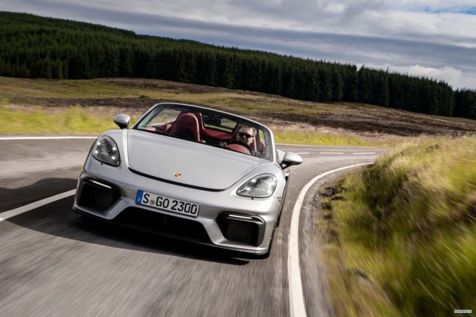 2020 Porsche 718 Spyder - фотография 4 из 40
