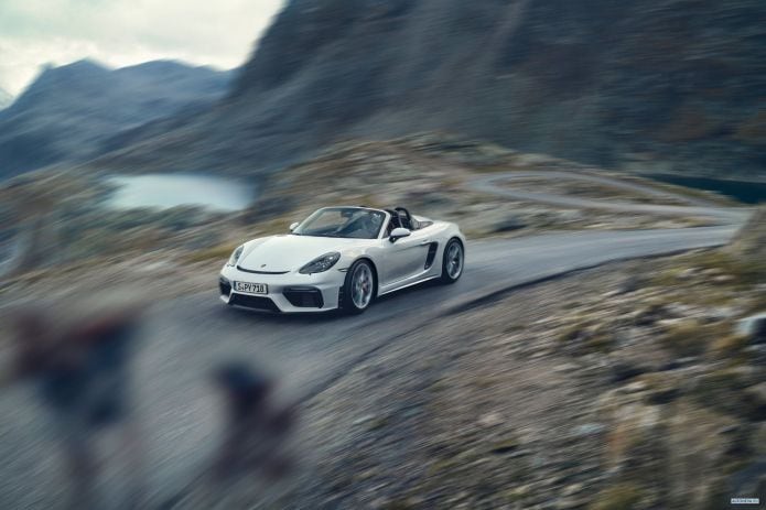2020 Porsche 718 Spyder - фотография 8 из 40