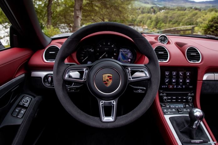 2020 Porsche 718 Spyder - фотография 31 из 40