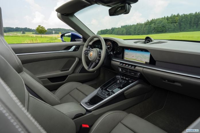 2020 Porsche 911 Carrera Cabriolet - фотография 28 из 34