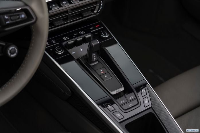 2020 Porsche 911 Carrera Cabriolet - фотография 30 из 34