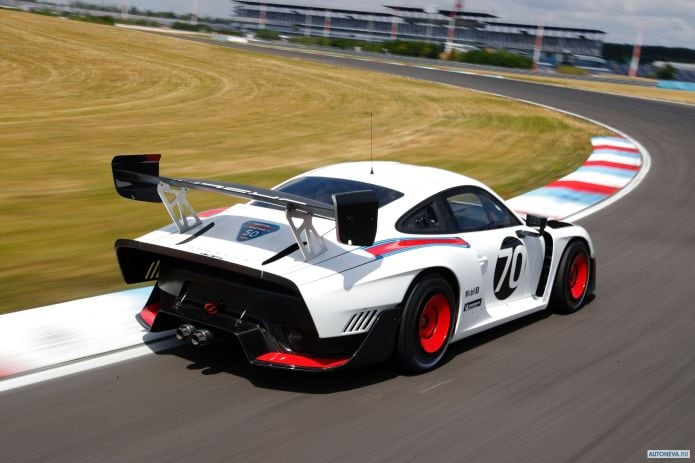 2019 Porsche 935 - фотография 19 из 40