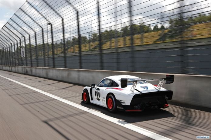 2019 Porsche 935 - фотография 20 из 40
