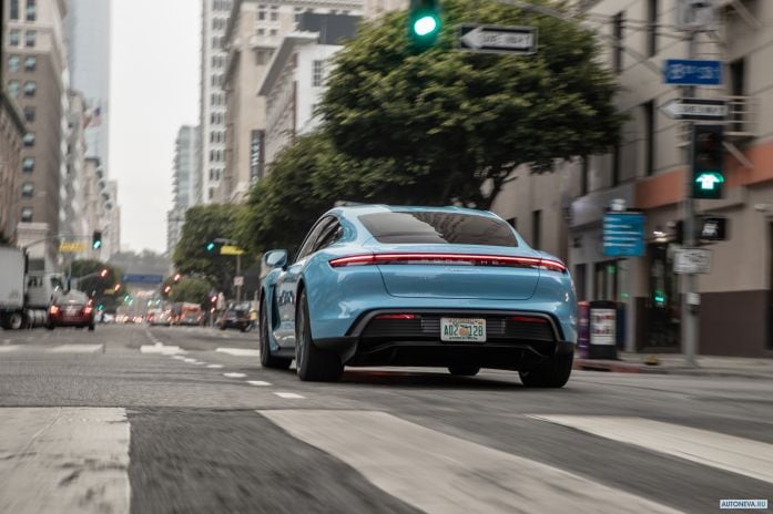 2020 Porsche Taycan 4S - фотография 20 из 40 2020 Porsche Taycan 4S - фотография 20 из 40