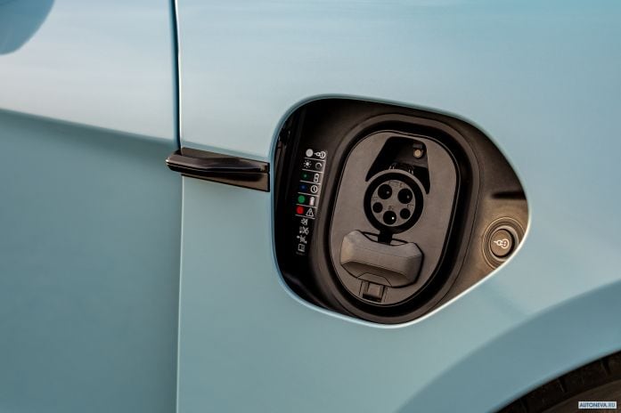 2020 Porsche Taycan 4S - фотография 36 из 40 2020 Porsche Taycan 4S - фотография 36 из 40