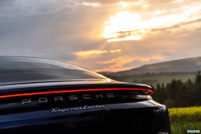 2020 Porsche Taycan Turbo - фотография 38 из 40