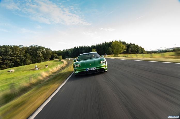 2020 Porsche Taycan Turbo S - фотография 4 из 40