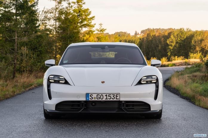 2020 Porsche Taycan Turbo S - фотография 10 из 40