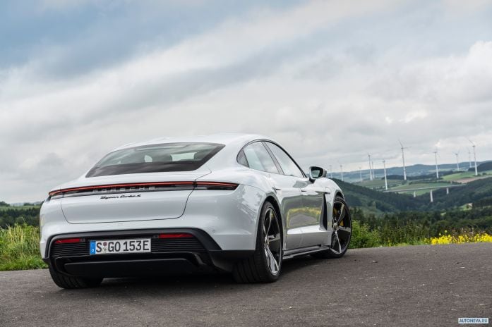 2020 Porsche Taycan Turbo S - фотография 22 из 40