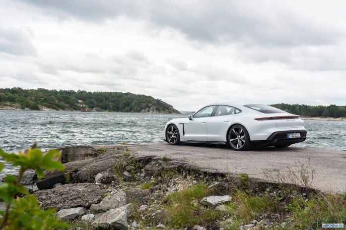 2020 Porsche Taycan Turbo S - фотография 23 из 40
