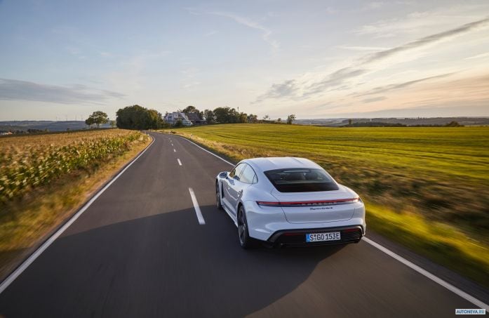 2020 Porsche Taycan Turbo S - фотография 24 из 40