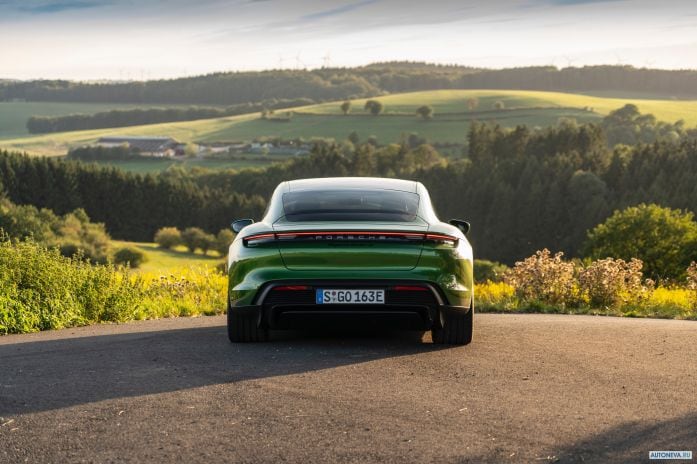 2020 Porsche Taycan Turbo S - фотография 27 из 40