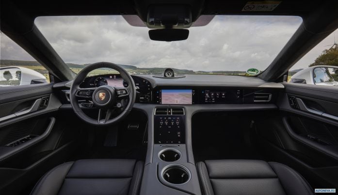 2020 Porsche Taycan Turbo S - фотография 28 из 40
