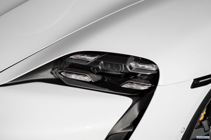 2020 Porsche Taycan Turbo S - фотография 36 из 40