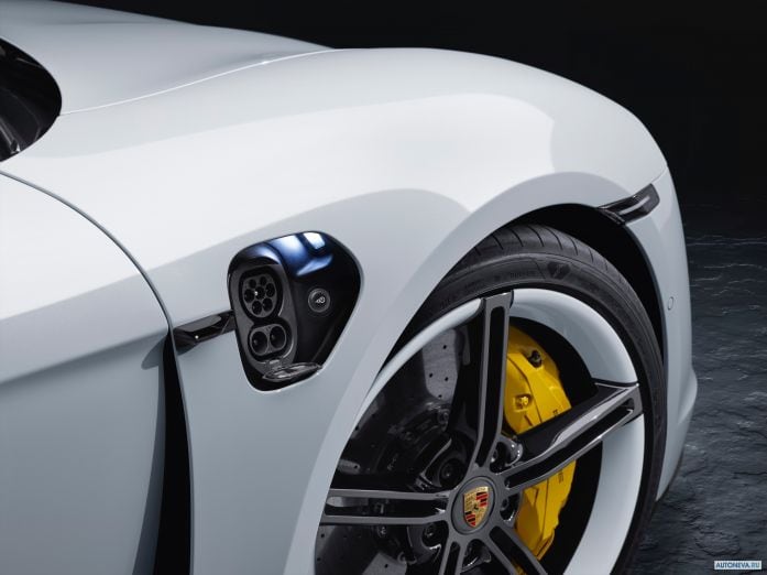 2020 Porsche Taycan Turbo S - фотография 38 из 40