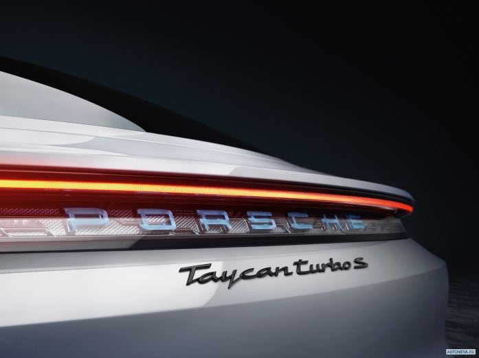 2020 Porsche Taycan Turbo S - фотография 39 из 40