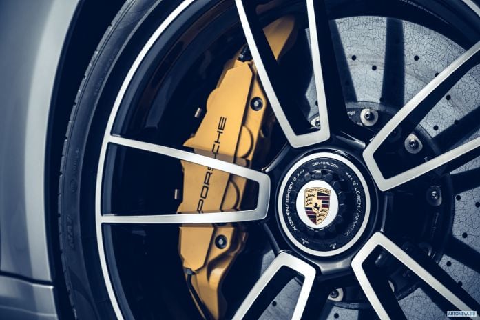 2021 Porsche 911 Turbo S - фотография 22 из 37 2021 Porsche 911 Turbo S - фотография 22 из 37