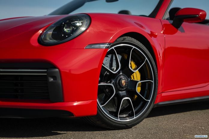 2021 Porsche 911 Turbo S Cabriolet - фотография 3 из 40