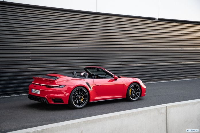 2021 Porsche 911 Turbo S Cabriolet - фотография 21 из 40