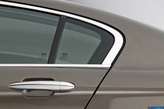 2013 Qoros 3 Sedan - фотография 9 из 24 2013 Qoros 3 Sedan - фотография 9 из 24