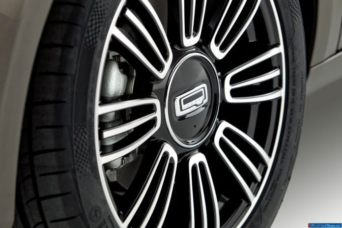 2013 Qoros 3 Sedan - фотография 12 из 24 2013 Qoros 3 Sedan - фотография 12 из 24