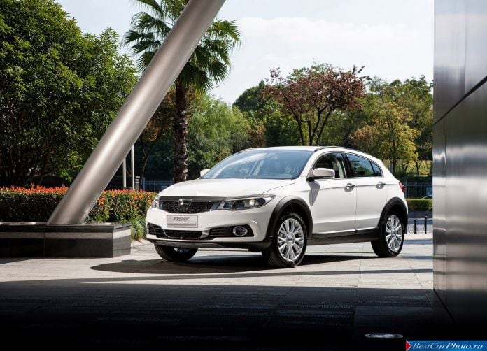 2015 Qoros 3 City SUV 1.6t - фотография 2 из 26