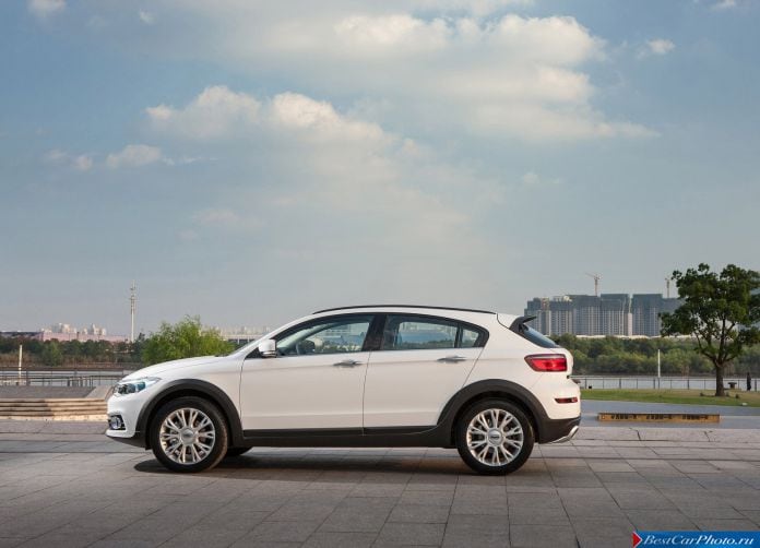 2015 Qoros 3 City SUV 1.6t - фотография 4 из 26