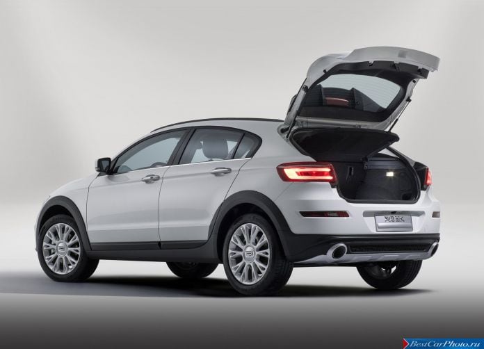 2015 Qoros 3 City SUV 1.6t - фотография 11 из 26