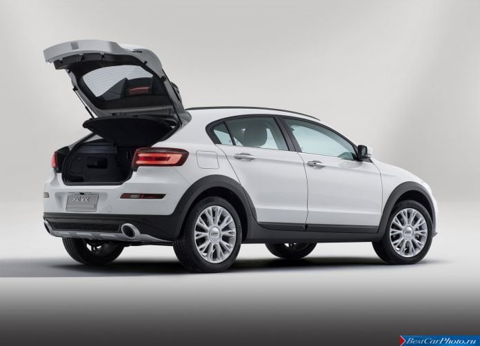 2015 Qoros 3 City SUV 1.6t - фотография 12 из 26