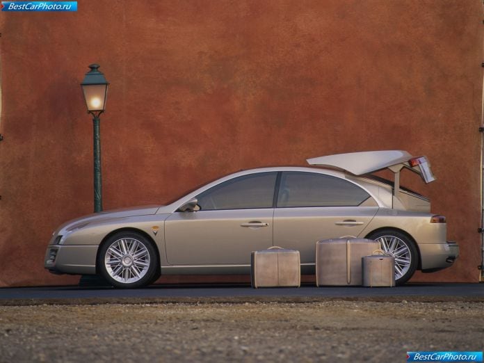 1995 Renault Initiale Concept - фотография 2 из 4 1995 Renault Initiale Concept - фотография 2 из 4
