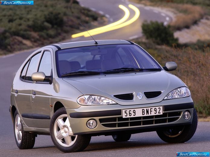 1999 Renault Megane Hatchback - фотография 1 из 1