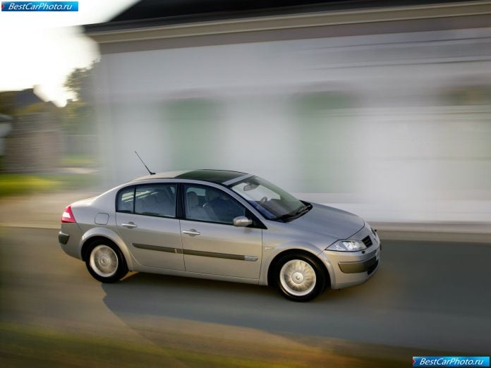 2003 Renault Megane Ii Saloon - фотография 3 из 27