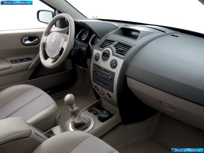 2003 Renault Megane Ii Saloon - фотография 15 из 27 2003 Renault Megane Ii Saloon - фотография 15 из 27
