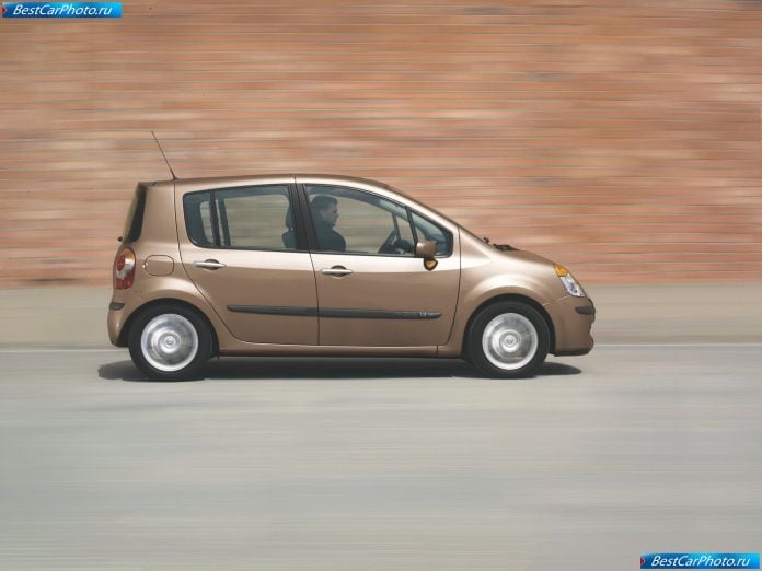 2004 Renault Modus - фотография 19 из 57 2004 Renault Modus - фотография 19 из 57