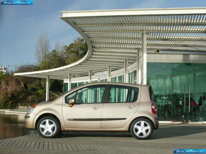 2004 Renault Modus - фотография 23 из 57 2004 Renault Modus - фотография 23 из 57