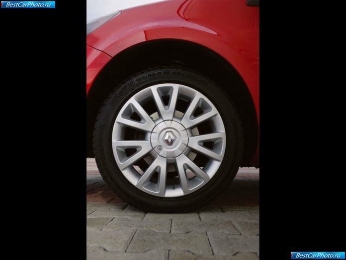 2005 Renault Clio Iii 3door - фотография 21 из 23 2005 Renault Clio Iii 3door - фотография 21 из 23