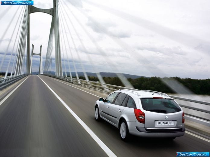 2005 Renault Laguna Gt Estate - фотография 15 из 24