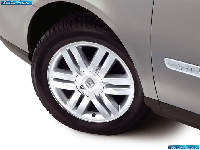 2005 Renault Vel Satis - фотография 31 из 34 2005 Renault Vel Satis - фотография 31 из 34
