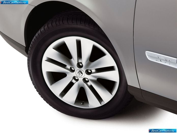 2005 Renault Vel Satis - фотография 32 из 34 2005 Renault Vel Satis - фотография 32 из 34