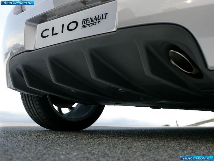 2006 Renault Clio Sport - фотография 29 из 32 2006 Renault Clio Sport - фотография 29 из 32
