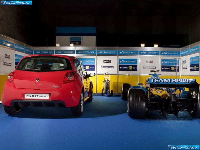 2006 Renault Clio Sport - фотография 32 из 32 2006 Renault Clio Sport - фотография 32 из 32